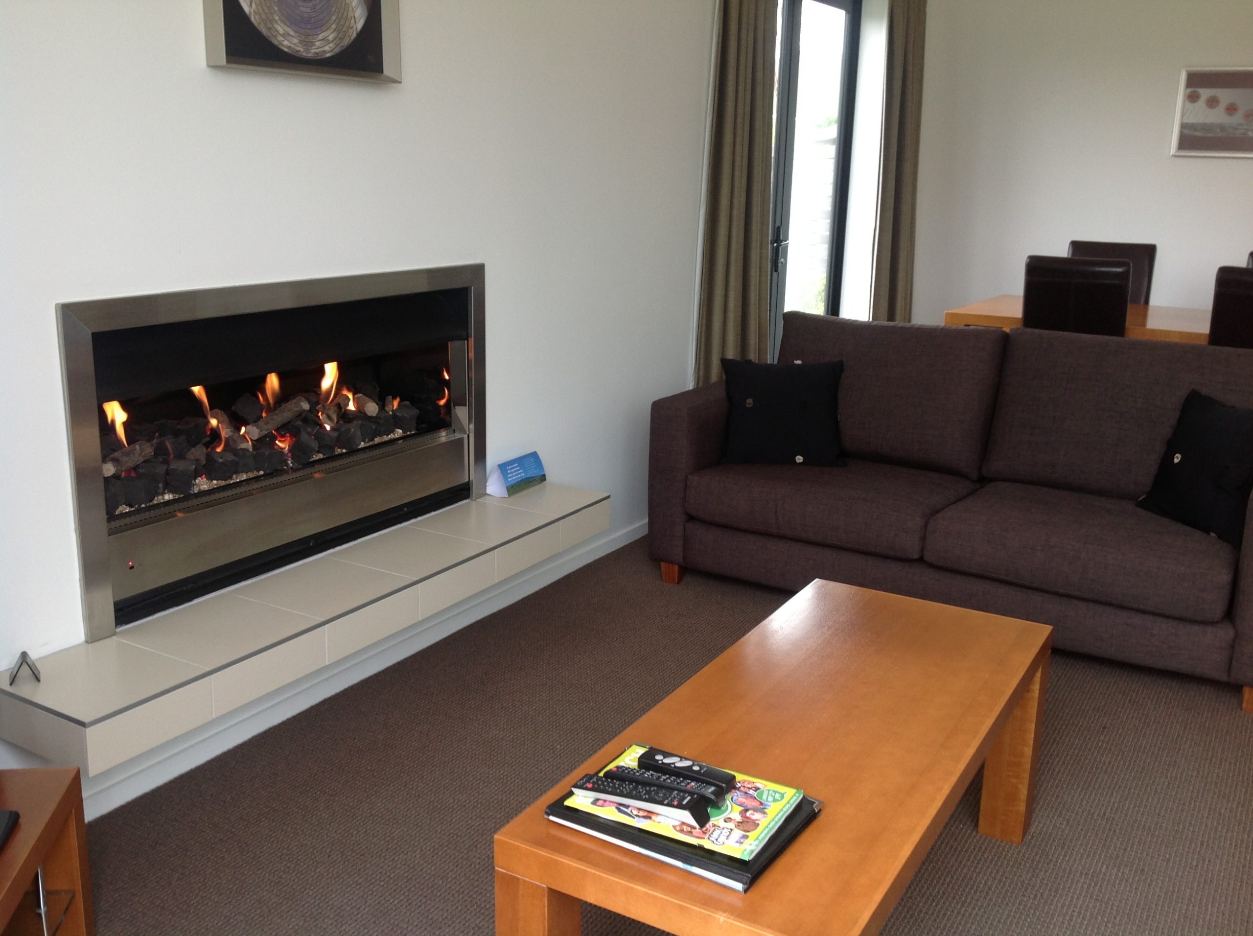 1 Bdrm.Fireplace in lounge 1 scaled Accomodation